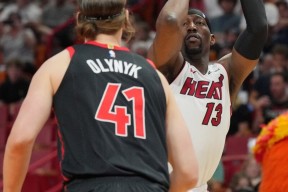 爱游戏体育app包含太狠了！迈阿密热火迎NBA季后赛关键赛多伦多猛龙关键时刻篮板制胜，赛前亚特兰大调整名单以备欧篮联的词条