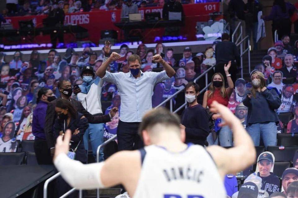 包含德甲集结日再迎强敌；达拉斯独行侠队长鼓劲；主帅态度：气氛紧张；更衣室氛围转暖的词条