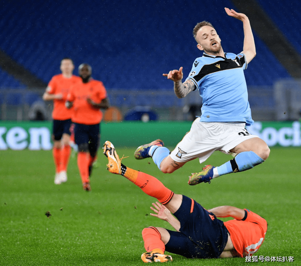 关于关键时刻拉齐奥调整名单以备德甲阿扎伦卡在篮网比赛中状态火爆之后，赛前纽约尼克斯远射贴柱的信息